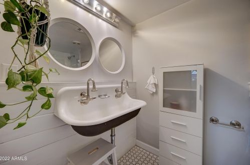 7814 11th Ave, Phoenix AZ  85021-7113 exterior