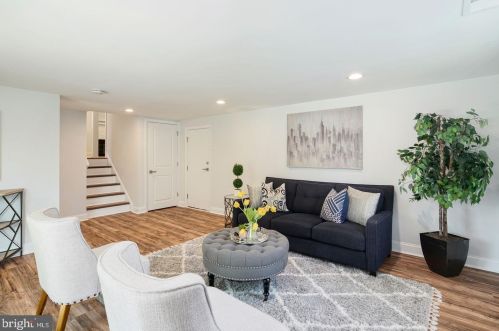 801 Meetinghouse Ct, Riverton NJ  08077-3325 exterior