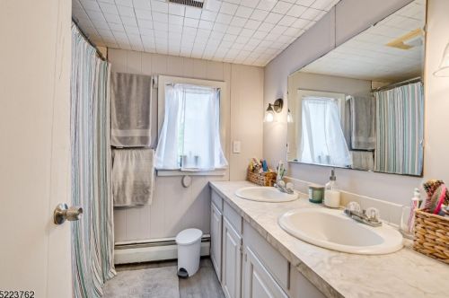 100 Mitchell Rd, Oxford NJ  07863-3344 exterior