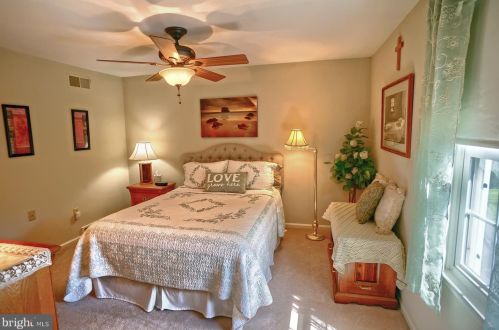 475 Woodcrest Dr, Navy Sup Dpt PA 17050-6854 exterior