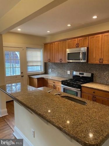 2124 Linden St, Wilmington, DE 19805-3726