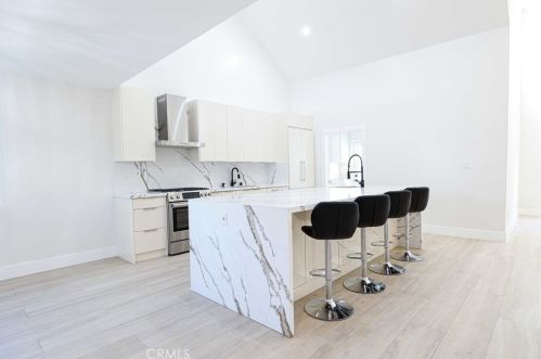 11512 La Maida St, North Hollywood CA  91601-4323 exterior