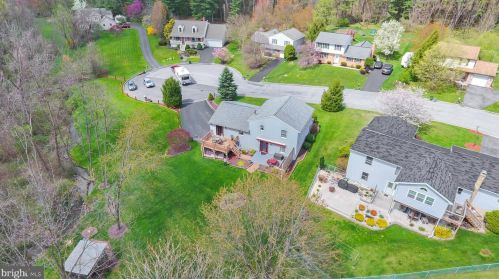 5805 Hillsborough Ct, Harrisburg PA  17111-4736 exterior