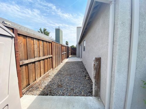 5539 Greenoaks Dr, Riverbank CA  95367-3844 exterior