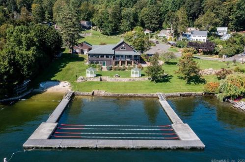 1 Bch Dr, Danbury CT  06812-3425 exterior