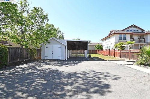 236 Ray St, Pleasanton CA  94566-6620 exterior