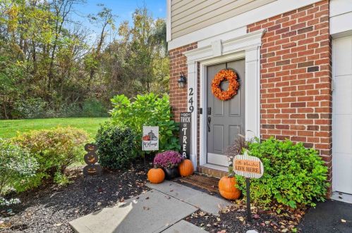 249 Persimmon Ln, Canonsburg, PA 15317-4978