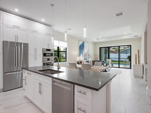 620 110th Ave, Naples FL  34108-1818 exterior