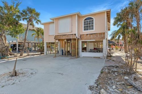 126 Madison Ct, Fort Myers Beach, FL 33931-3620