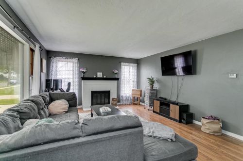 1286 Division St, Green Bay, WI 54303-3081