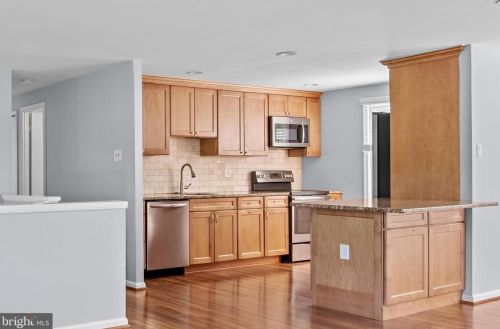 12817 Pinecrest Rd, Herndon VA  20171-2603 exterior