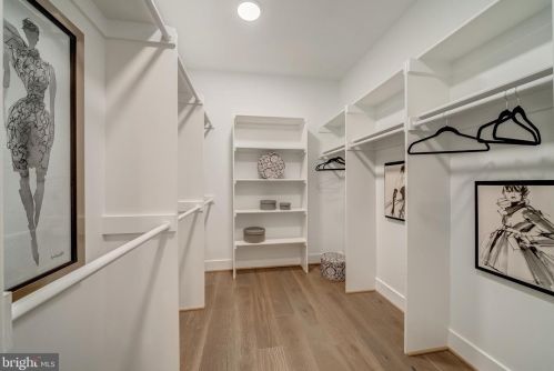 6580 Brooks Pl, Falls Church VA  22044-1105 exterior