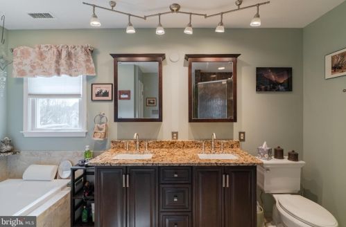 16 Old Dutch Way, Harleysville PA  19438-3080 exterior