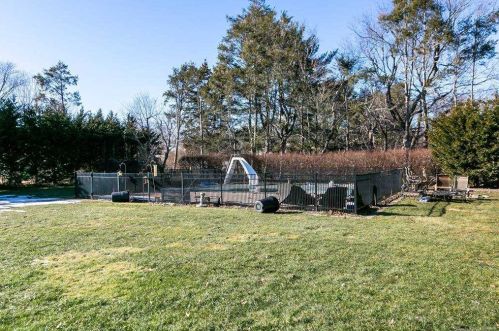 46 Eastover Dr, Elwood NY  11731-4331 exterior