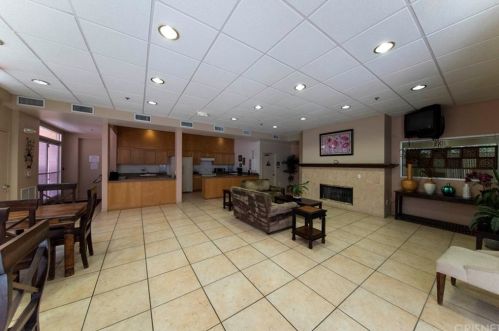 5325 Newcastle Ave, Van Nuys CA 91316-3081 exterior