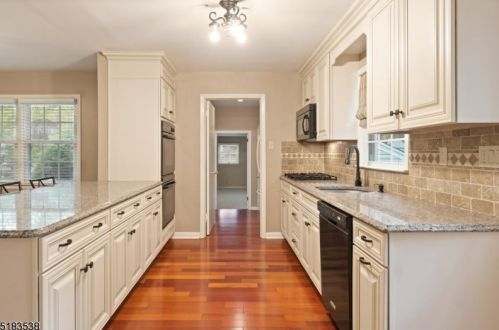 17 Fairfax Dr, Berkeley Heights NJ  07922-1832 exterior