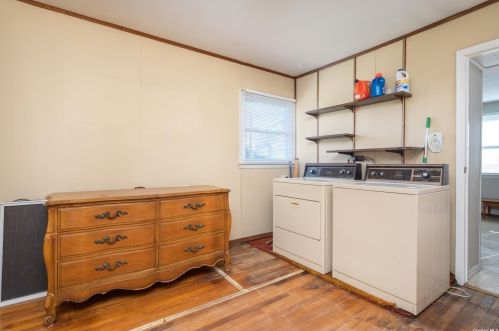 3 Lynn Pl, Bethpage NY  11714-4307 exterior