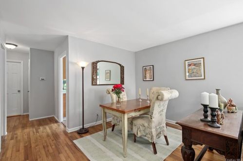 5 Augusta Pl, White Plains NY  10603-1901 exterior