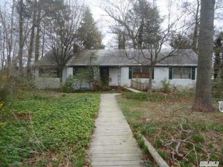 5 Scott Dr, Huntington Station, NY 11747-1013