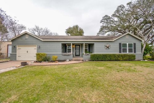 325 Milburn St, Dinsmore, TX 77488-3226