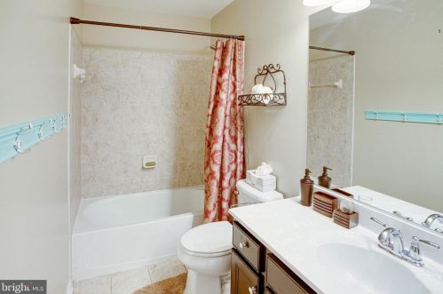 3602 Eagle Ridge Dr, Woodbridge VA  22191-6564 exterior