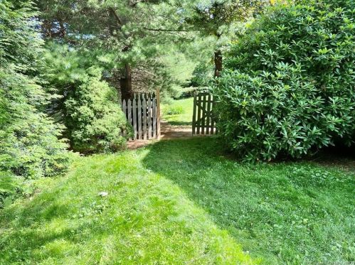 338 Union Valley Rd, Mahopac NY  10541-4333 exterior