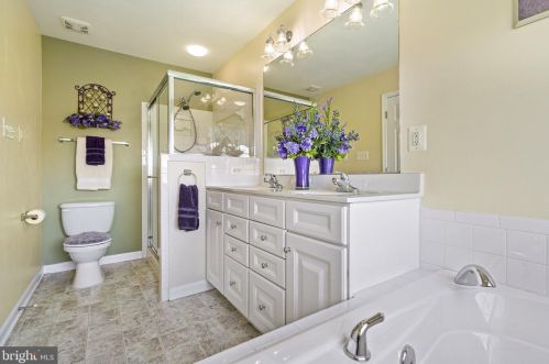 14238 Hunters Run Way, Gainesville VA  20155-4408 exterior