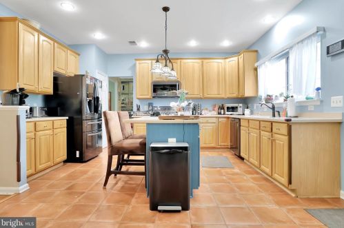 357 Locust Grove Dr, Purcellville VA  20132-3285 exterior