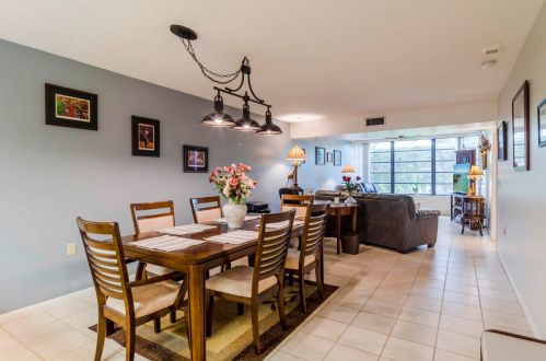 3650 Whitehall Dr, West Palm Beach, FL 33401-1091