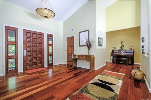 21 Cottonwood Ln, Briarcliff, NY 10510-2105
