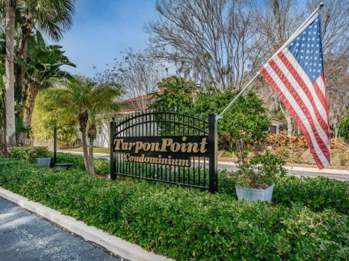 207 Tarpon Pt, Tarpon Springs FL  34689-2887 exterior