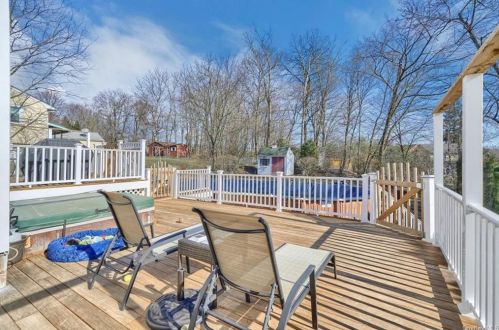 11 Hillside Ter, Monroe NY  10950-2515 exterior