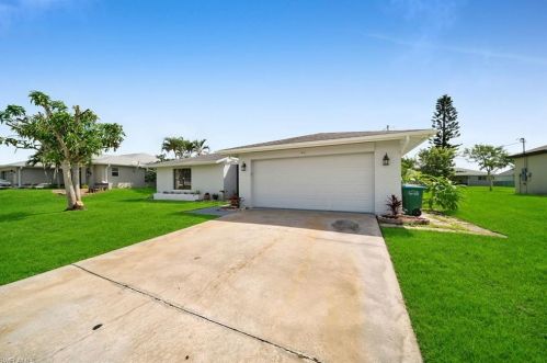 919 5th Pl, Cape Coral, FL 33990-2816