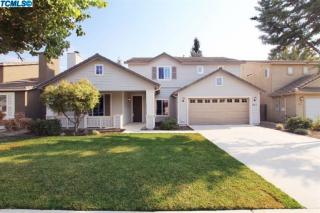 823 Loyola Ave, Visalia, CA 93277-6559