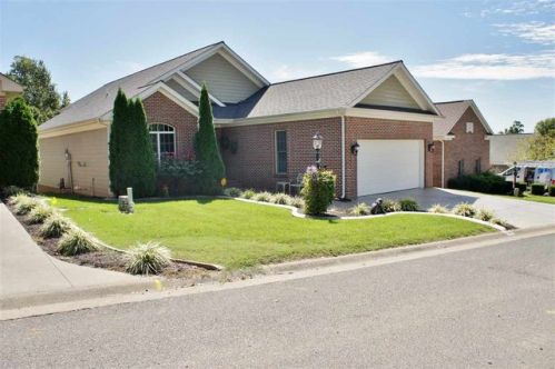 138 Lake Pointe Dr, Paducah, KY 42003-8047