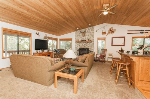 1253 Panorama Dr, Big Bear City CA  92314-9828 exterior