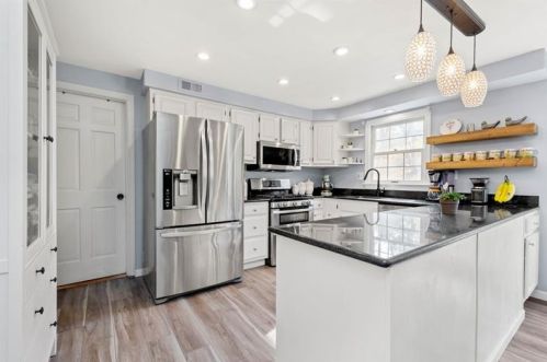 1688 Hathaway Ln, Pittsburgh, PA 15241-2704
