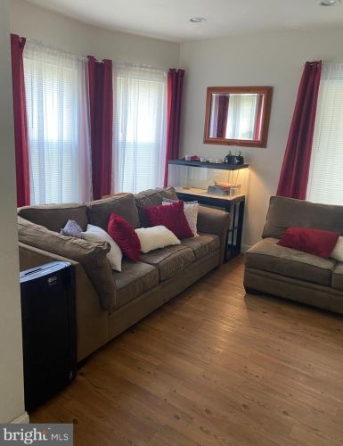 215 Central Ave, Cheltenham PA  19012-2219 exterior