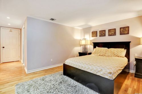 6 Hayuta Ct, Holtsville NY  11742-1206 exterior