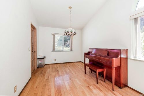 581 Tehuacan Rd, Ukiah CA  95482-4197 exterior