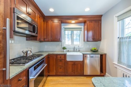 75 Valley View Dr, Morristown NJ  07960-5615 exterior