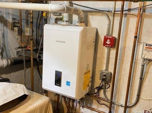 2254 Merokee Pl, North Bellmore NY  11710-3324 exterior