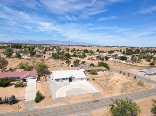13486 1st Ave, Victorville, CA 92395-8944