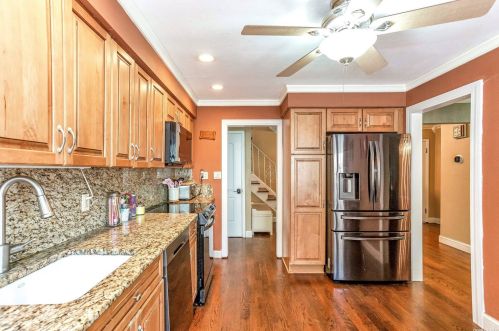 6 Stuart Ct, Huntington Station NY  11746-4237 exterior