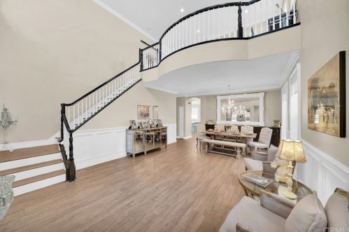 7284 Skyline Dr, Orange, CA 92867-6450