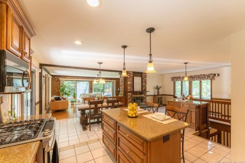 38 Dogwood Dr, Norwich, CT 06351-3205