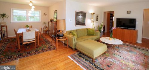 56 Roxboro Rd, Lawrence Township NJ  08648-3925 exterior