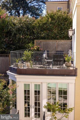 3210 R St, Washington DC  20024-3419 exterior