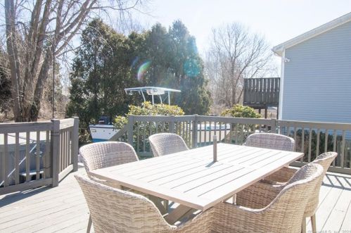 34 Lester St, United States Coast Guard Ac CT  06320-4327 exterior