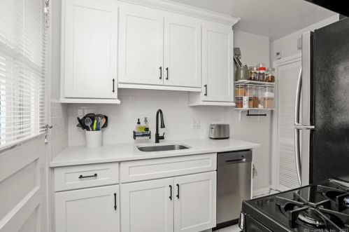190 Sylvan Knoll Rd, Stamford CT  06902-5356 exterior